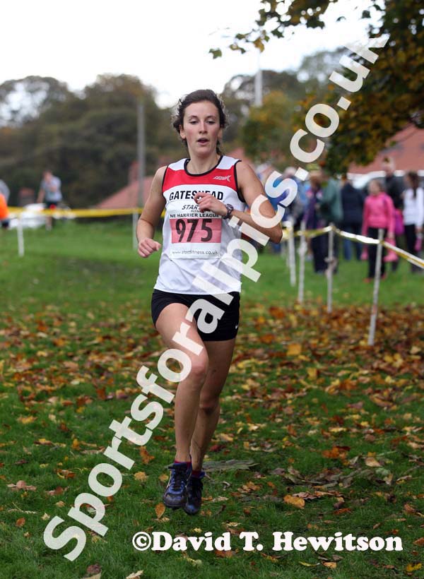 Isabella Murray (Gateshead) on her way to winning the senior womens North East Harrier League, Blaydon. Photo: David T. Hewitson/Sports for All Pics